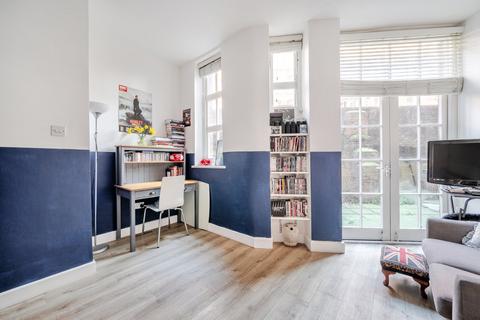 1 bedroom flat for sale, Cavendish Mansions, Clerkenwell Road, Camden, London,, EC1R