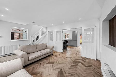3 bedroom semi-detached house for sale, Briony Avenue, Hale
