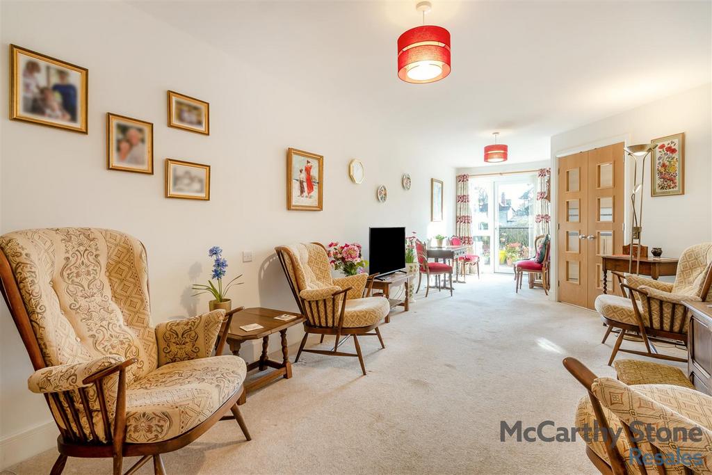 8677107-interior01.jpg