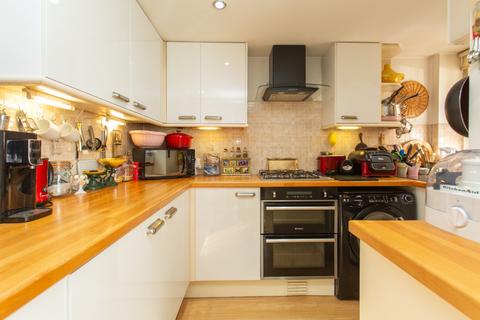 2 bedroom flat for sale, Godwyne Road, Dover, CT16