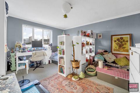 undefined, Seymour Way, Sunbury-on-Thames, Surrey, TW16 7NJ