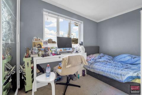 undefined, Seymour Way, Sunbury-on-Thames, Surrey, TW16 7NJ