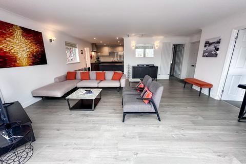 undefined, Thames Meadow, Shepperton TW17