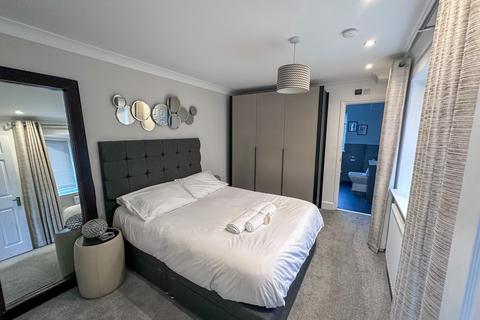 undefined, Thames Meadow, Shepperton TW17