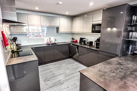undefined, Thames Meadow, Shepperton TW17