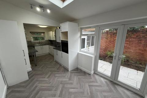 2 bedroom bungalow for sale, Oaklands Drive, Birmingham