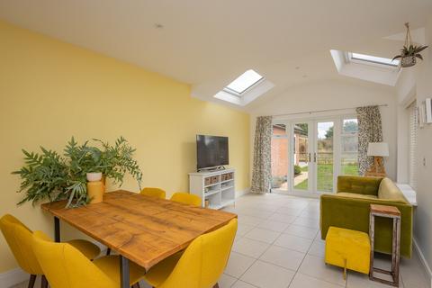 undefined, Priors Crescent, Salford Priors, WR11