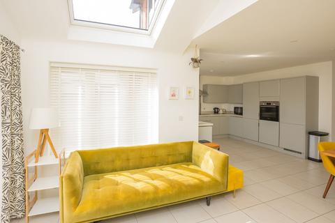 undefined, Priors Crescent, Salford Priors, WR11
