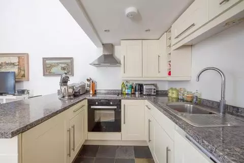 1 bedroom maisonette for sale - View 3