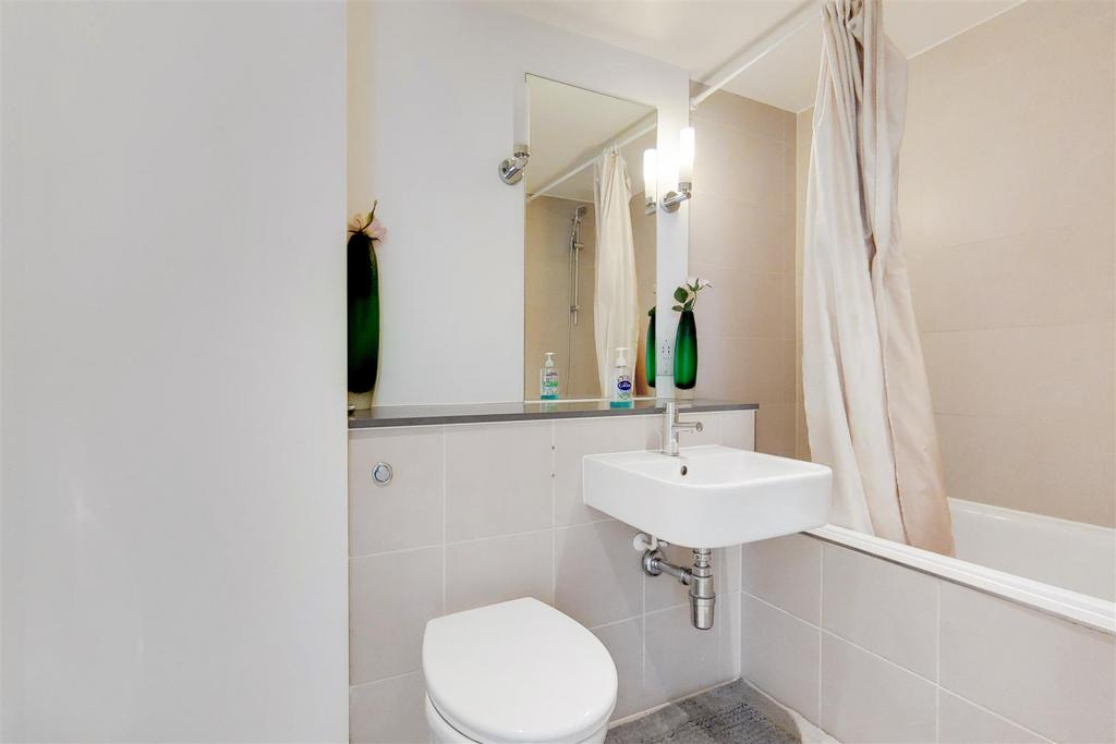 4 Bathroom-0.jpg