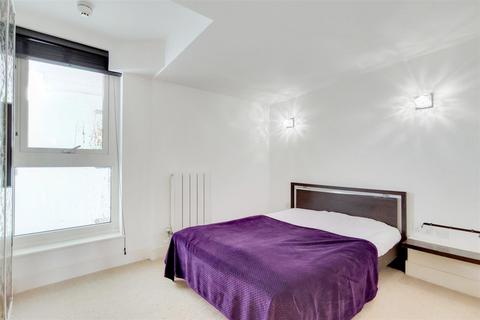 3 bedroom flat to rent, Cadogan Road, London SE18