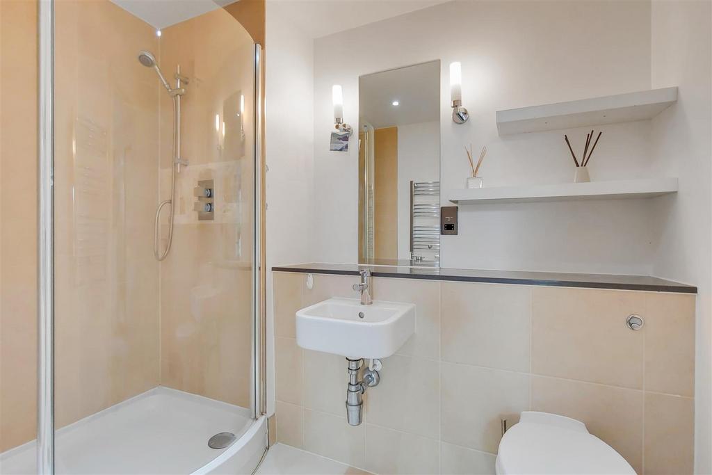 8 Master Ensuite-0.jpg