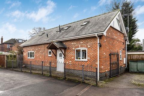 Vineyards Lane, Gloucester Road, Cheltenham, GL51 8FN