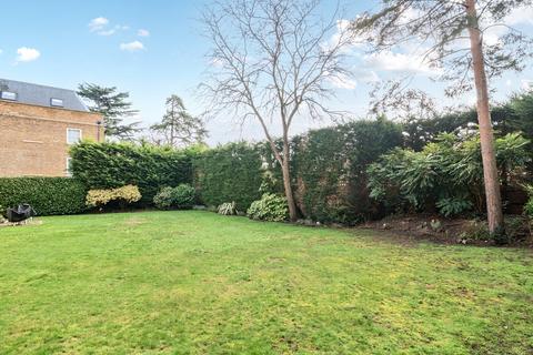 undefined, Queens Road, Weybridge, KT13