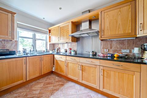 undefined, Queens Road, Weybridge, KT13