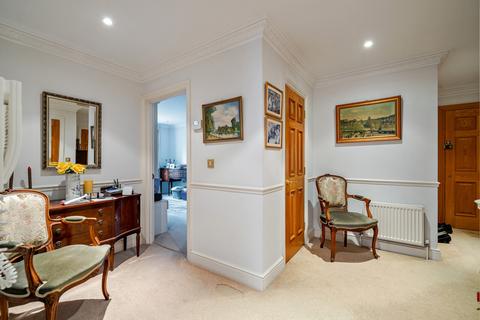 undefined, Queens Road, Weybridge, KT13
