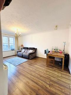 2 bedroom flat for sale, Wellington House, Exeter Close, Watford, WD24