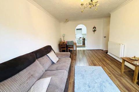 2 bedroom flat for sale, Wellington House, Exeter Close, Watford, WD24