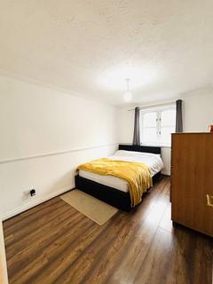 2 bedroom flat for sale, Wellington House, Exeter Close, Watford, WD24