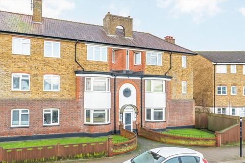 2 bedroom flat to rent, Brathway Road, London SW18