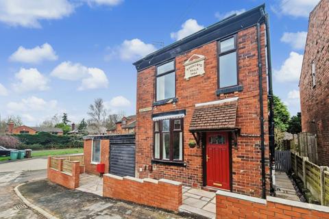 3 bedroom detached house to rent, Leach Street, Prestwich, M25