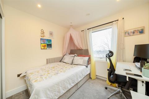 2 bedroom flat for sale, Trident Point, 19, Pinner Road, Harrow, HA1 4FR