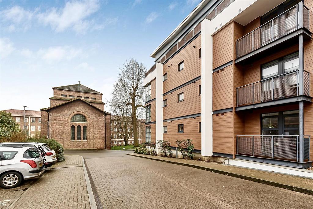 Grounds outside Repton House.jpg