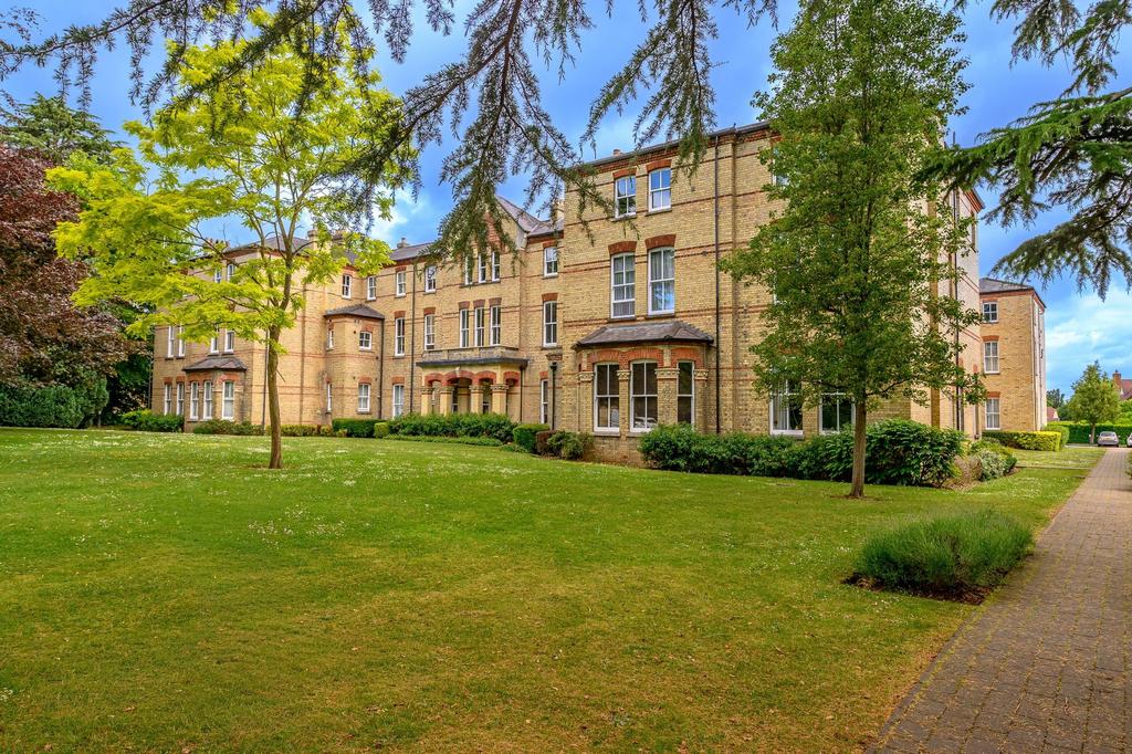 Leavesden Court