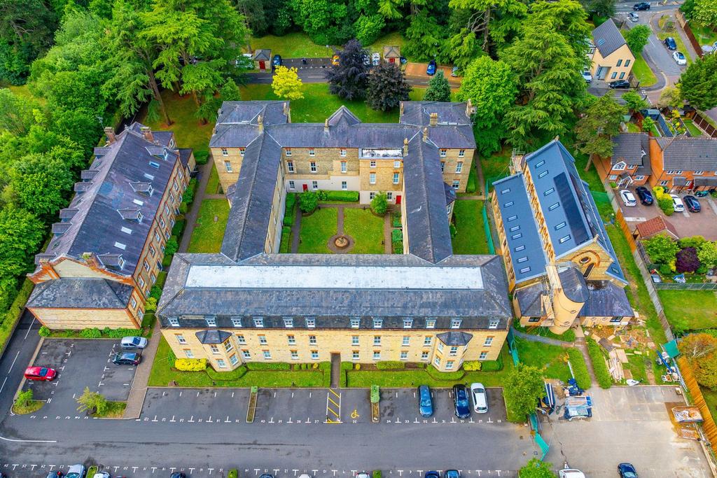 Leavesden Court