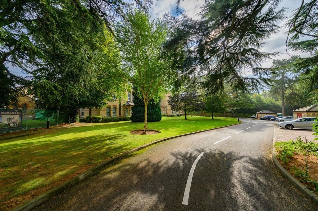 Leavesden Court