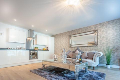 2 bedroom apartment to rent, High Street, Redhill