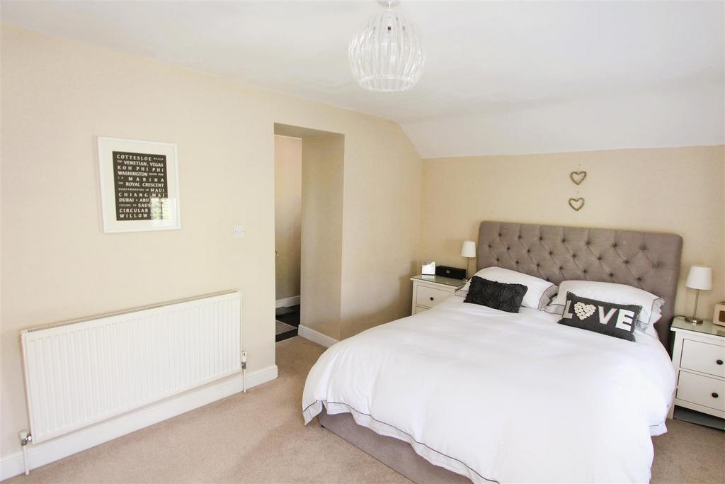 Bedroom 1/Ensuite