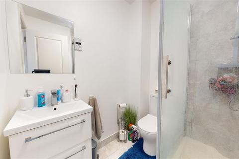 2 bedroom flat for sale, Spencer Court, Gravesend, Kent