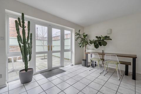 3 bedroom end of terrace house for sale, Fairview Close, Cheltenham, Gloucestershire
