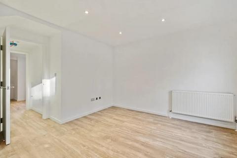 1 bedroom apartment to rent, Fortune Green Road, West Hampstead, London, NW6