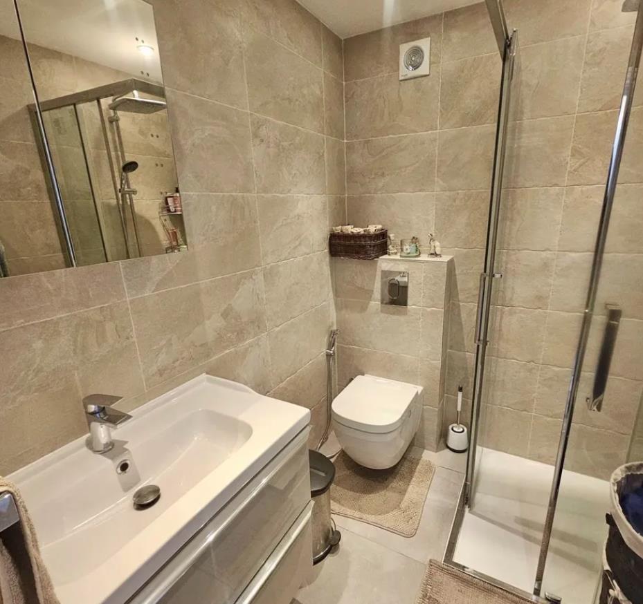 Shower room.png