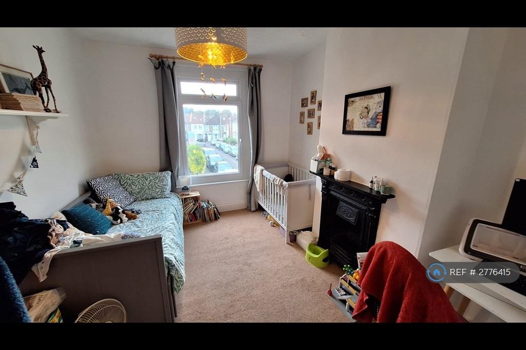 Middle Bedroom