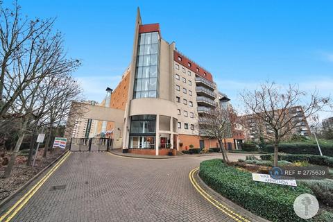 1 bedroom in a flat share to rent, Wards Wharf Approach, London, E16
