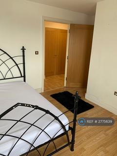 1 bedroom in a flat share to rent, Wards Wharf Approach, London, E16