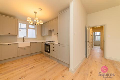 2 bedroom flat to rent, Sunningfields Road, London, NW4