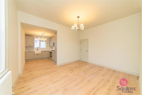 2 bedroom flat to rent, Sunningfields Road, London, NW4