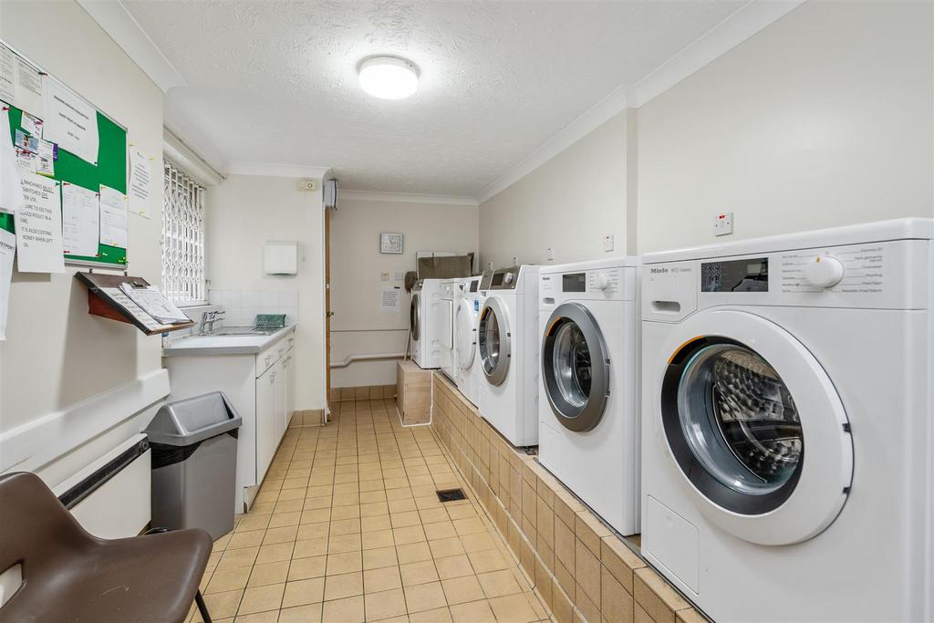 Flat 29 Barons Court 8.jpg