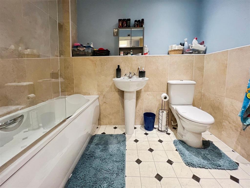 En-Suite Bathroom