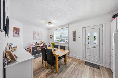2 bedroom end of terrace house for sale, Farm Place, Crayford, Kent