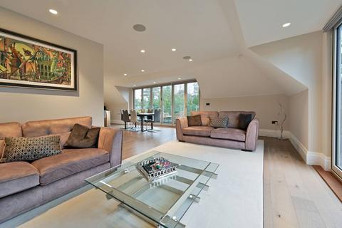 2 bedroom penthouse for sale, Elizabeth Grove, Heathbourne Road, Bushey, Bushey Heath, WD23