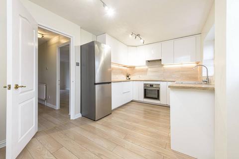 4 bedroom house for sale, Highgrove Close, Friern Barnet, London, N11