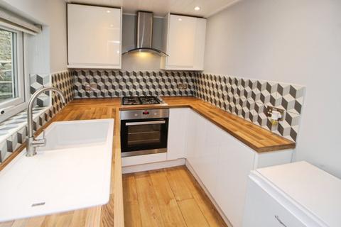 2 bedroom terraced house to rent, Edward Street, Derbyshire SK13