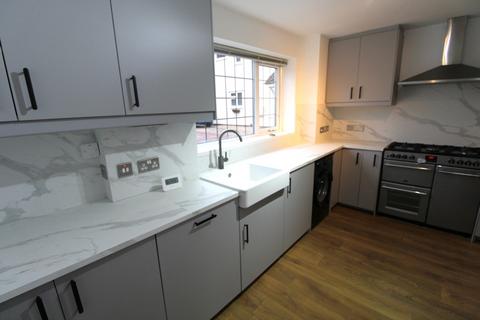 3 bedroom semi-detached house to rent, Bonningtons, Brentwood, Essex, CM13