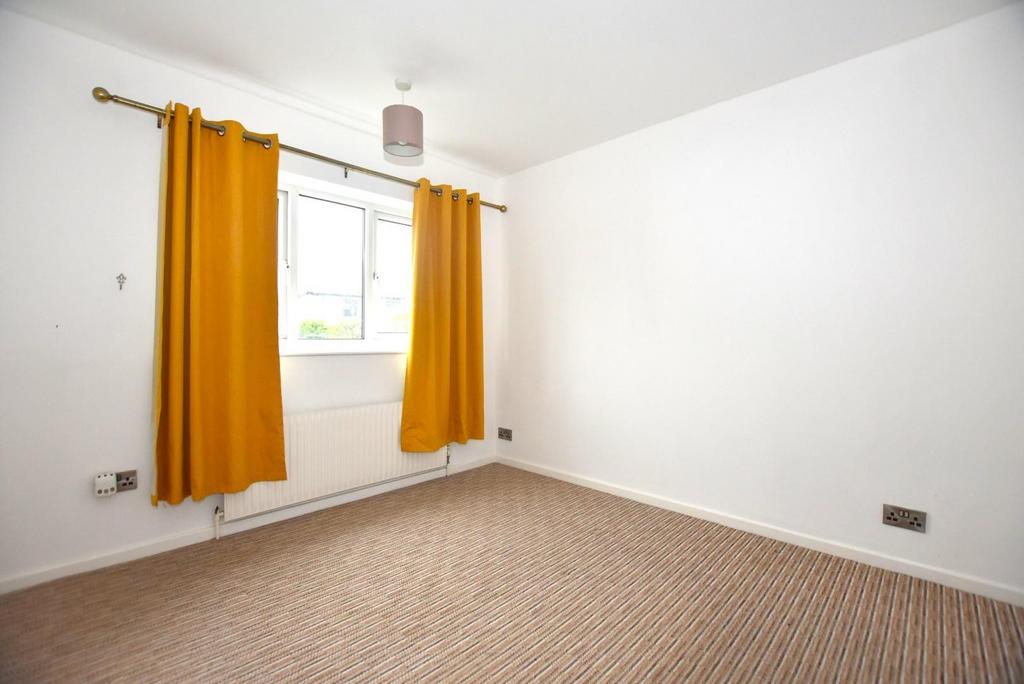 Bedroom 1 1.JPG