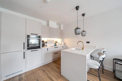 2 bedroom flat for sale, Jubilee Gardens, Weybridge, KT13
